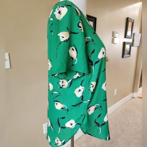 Banana Republic Factory floral blouse medium - Picture 2 of 6